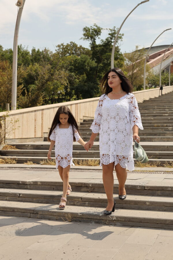 Zomerjurk Moeder dochter van 80 %  Cotton 20% Italiaanse viscose - Witte Moeder M/L Dochter 3/4 jaar