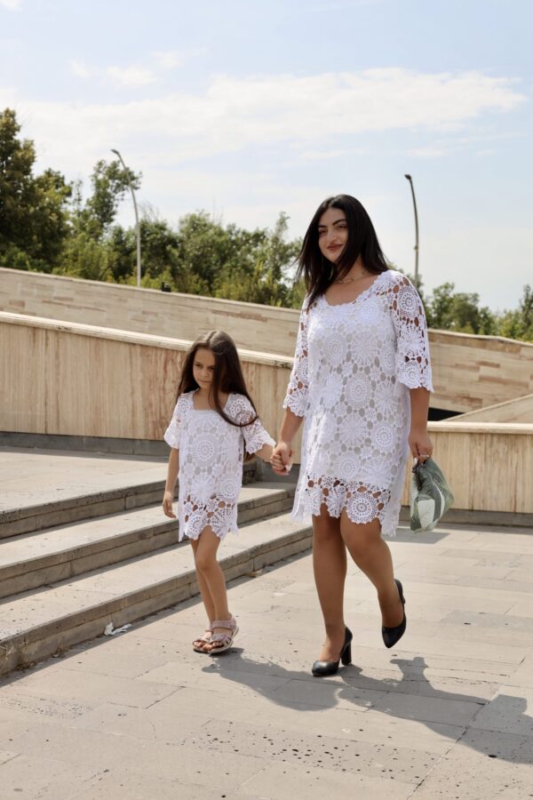 Zomerjurk Moeder dochter van 80 %  Cotton 20% Italiaanse viscose - Witte Moeder M/L Dochter 3/4 jaar