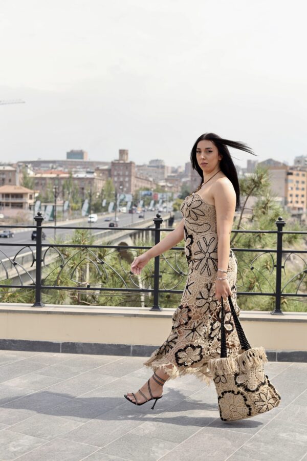 IMG_6688 Festivaljurk en Tas met Ierse kant en crochet details - Beige
Handmade Kwaliteit Italiaanse Linnen