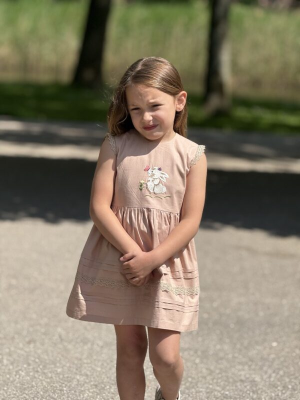 Kinderjurk met Borduurwerk 
Katoen  (4 -5 jaar) Handmade