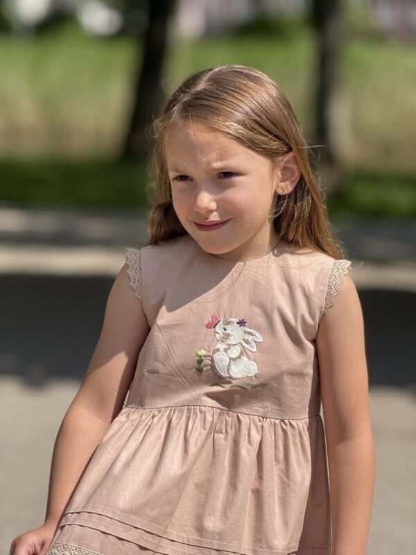 Kinderjurk met Borduurwerk 
Katoen  (4 -5 jaar) Handmade