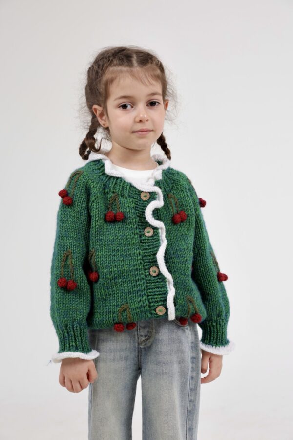 Kinderen cardigan  Kersen 80% wol  en 20% pa - Grone( 4-5 jaar)