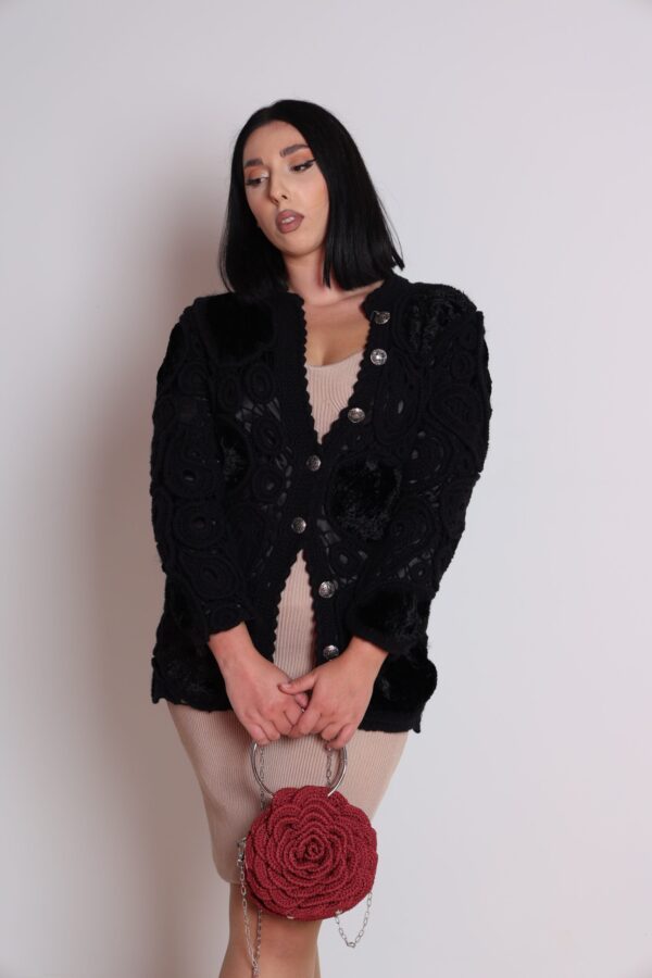 img_8684 Uniek Handgemaakt Jas Zwart Kledingstuk met Iers Kant – Gehaakt & Ambachtelijk | Made in Armenia