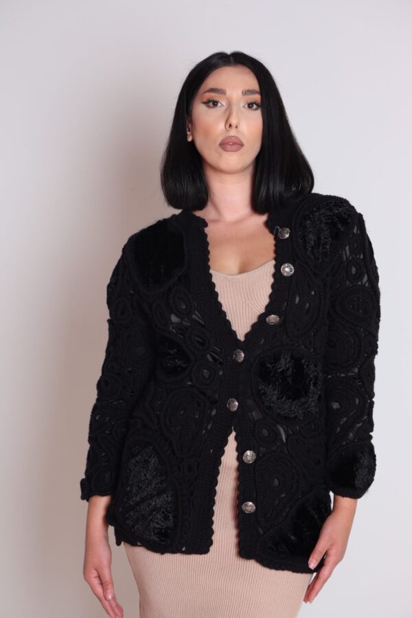 img_8687 Uniek Handgemaakt Jas Zwart Kledingstuk met Iers Kant – Gehaakt & Ambachtelijk | Made in Armenia