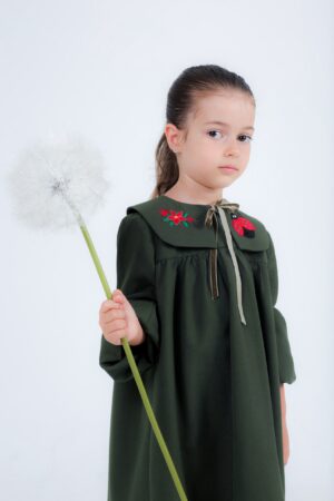 Kinderjurk met Handmade borduurwerk Bloemen & Lieveheersbeestje    (5-6 jaar) Handmade
