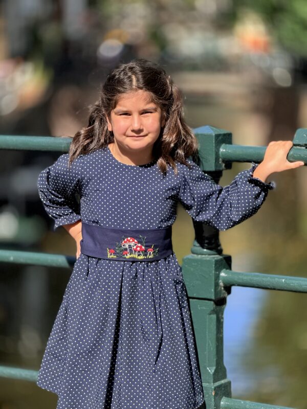 Meisje Jurk Paddenstoelen Handmade Borduurwerk 5-6 jaar