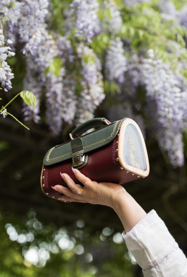 Unieke Tas Handmade van Leer Walnoten hout en Bergen Bloemen