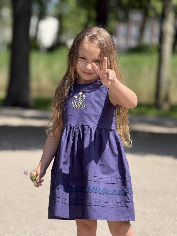 Kinderjurk met lieveheersbeestje Hand geschilderd 
Katoen  (4-5 jaar)