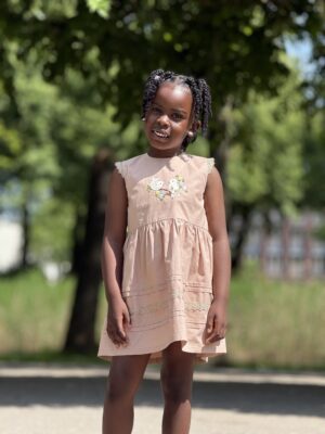 Kinderjurk met  Volgtjes Borduurwerk Katoen  (4 -5 jaar) Handmade