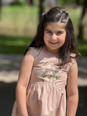 Kinderjurk met Borduurwerk 
Katoen  (4 -5 jaar) Handmade