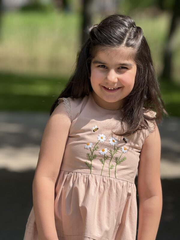 Kinderjurk met Borduurwerk 
Katoen  (4 -5 jaar) Handmade