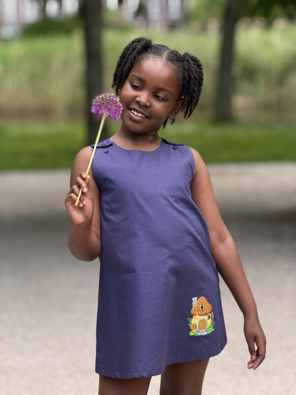 Kinderjurk met Paddestoel huis Hand geschilderd 
Katoen  (5-6jaar)
