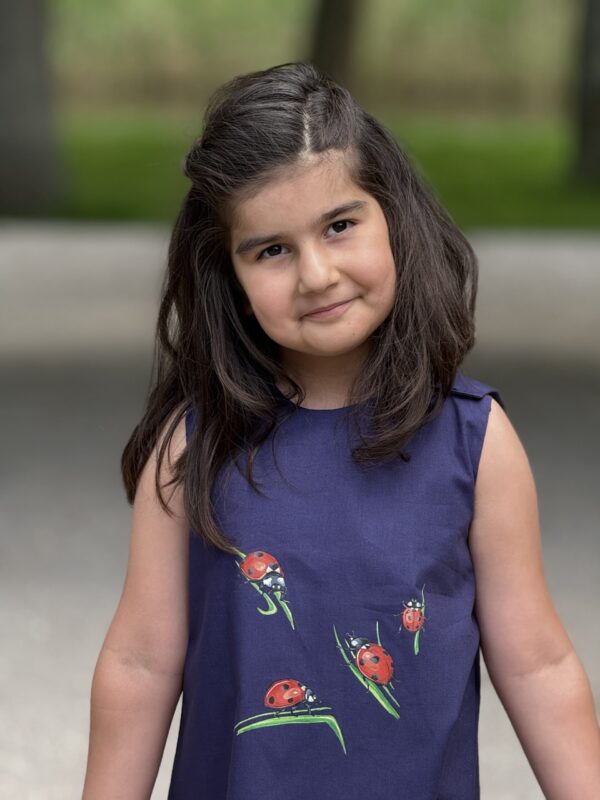 Kinderjurk met lieveheersbeestje Hand geschilderd 
Katoen  (5-6jaar)