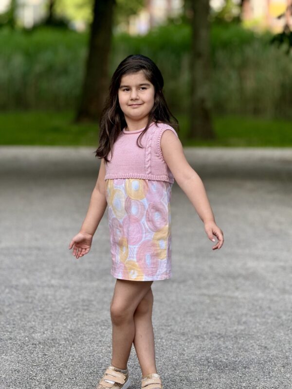 img_6776 Kinderjurk met Katoen gebreid met linnen stof kwaliteit (3-4jaar)