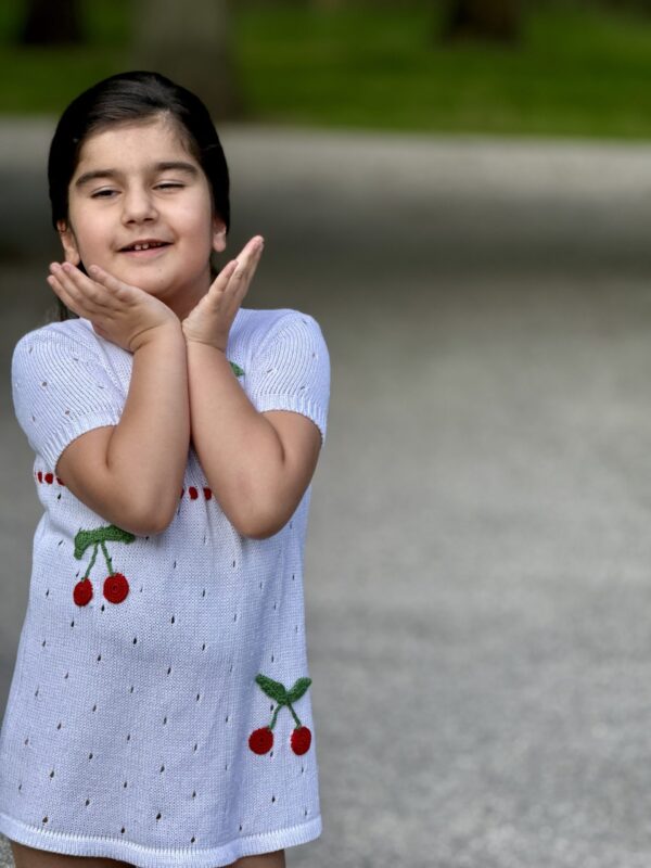 img_6799 Kinderjurk met Kersen Borduurwerk
Katoen (3-4jaar) Handmade Gebreid