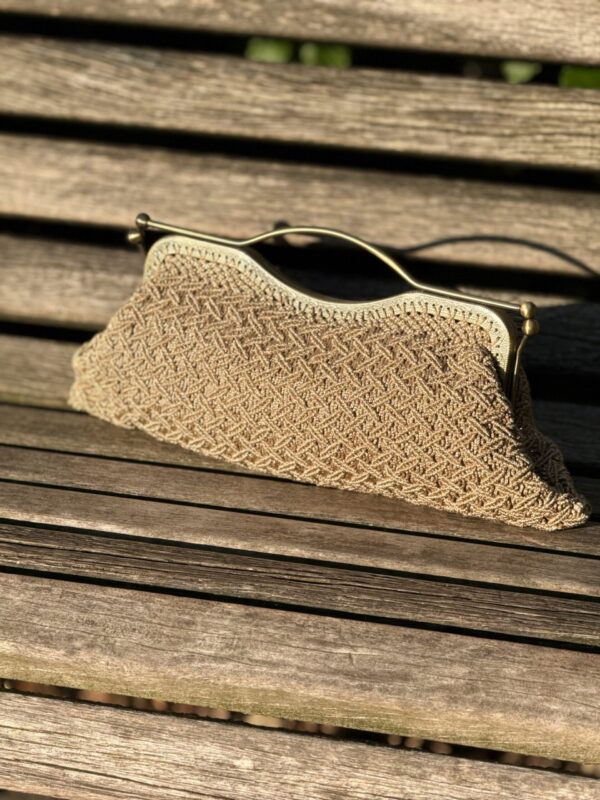 Vintage stijl    Unieke  Clutch met Antieke kleur metaal sluiting   Handmade Macramé