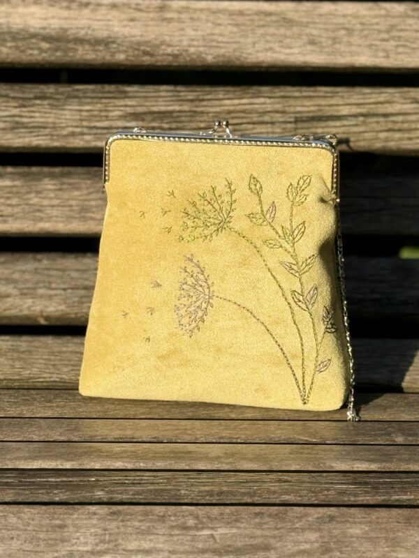 Unieke Tas met bloemen  Borduurwerk Duurzame Stoof Handmade 
Antieke Sluiting Vintage Stijl