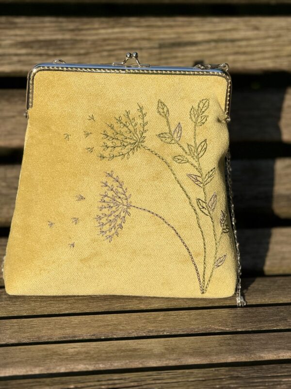 Unieke Tas met bloemen  Borduurwerk Duurzame Stoof Handmade 
Antieke Sluiting Vintage Stijl