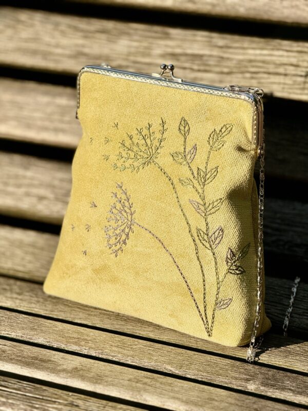 Unieke Tas met bloemen  Borduurwerk Duurzame Stoof Handmade 
Antieke Sluiting Vintage Stijl