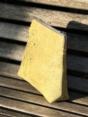 Unieke Tas met bloemen  Borduurwerk Duurzame Stoof Handmade 
Antieke Sluiting Vintage Stijl kopie