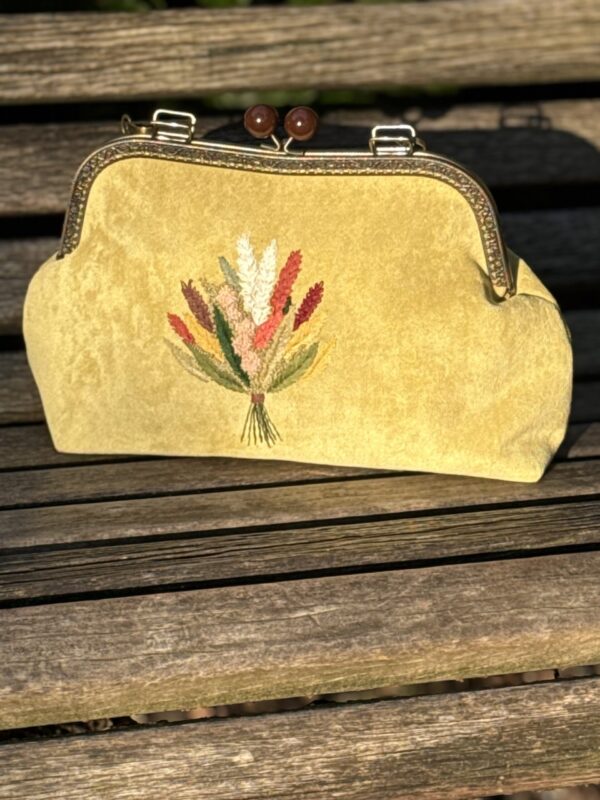 Unieke Tas met bloemen  Borduurwerk Duurzame Stoof Handmade 
Antieke Sluiting Vintage Stijl