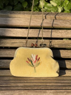 Unieke Tas met bloemen  Borduurwerk Duurzame Stoof Handmade 
Antieke Sluiting Vintage Stijl