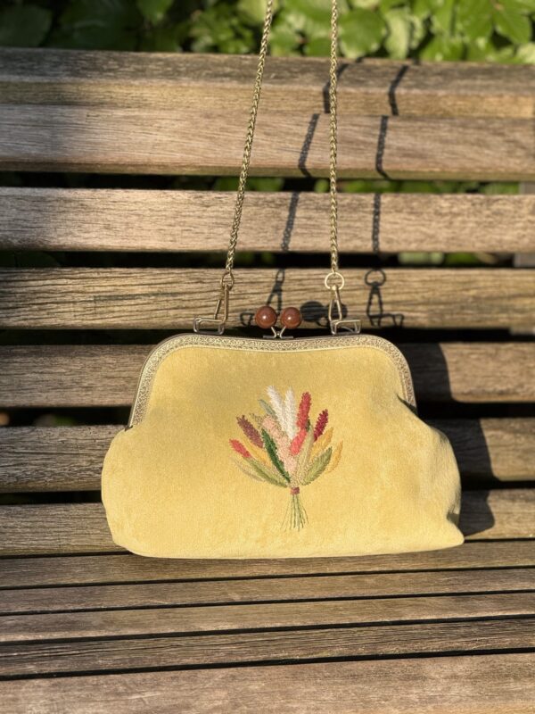 Unieke Tas met bloemen  Borduurwerk Duurzame Stoof Handmade 
Antieke Sluiting Vintage Stijl