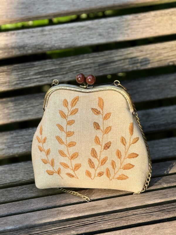 Unieke Tas met Bladeren Borduurwerk Duurzame Stoof Handmade 
Antieke Sluiting Vintage Stijl