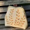 Unieke Tas met Bladeren Borduurwerk Duurzame Stoof Handmade 
Antieke Sluiting Vintage Stijl