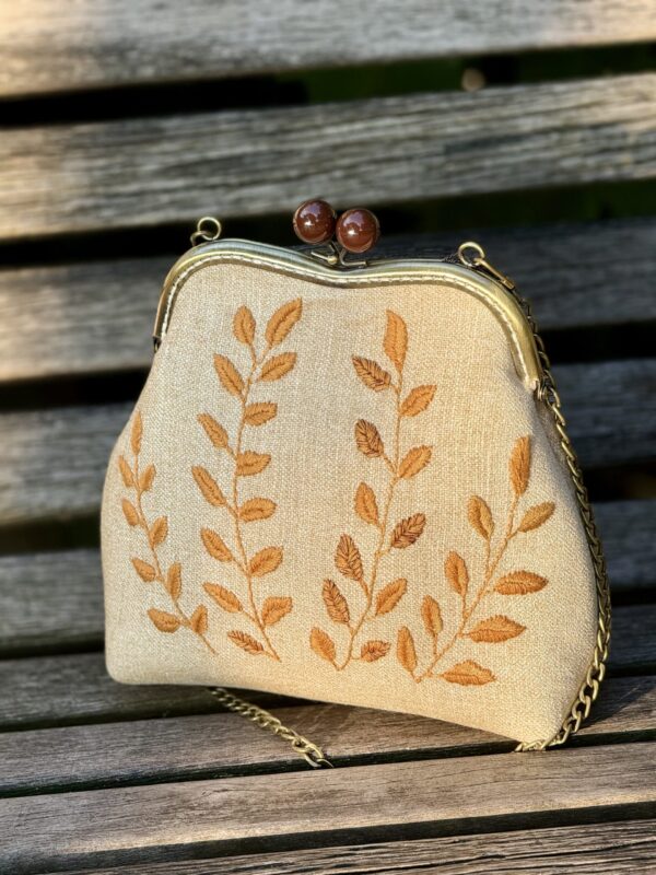 Unieke Tas met Bladeren Borduurwerk Duurzame Stoof Handmade 
Antieke Sluiting Vintage Stijl
