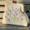 Unieke Tas met bloemen  Borduurwerk Duurzame Stoof Handmade 
Houten Sluiting