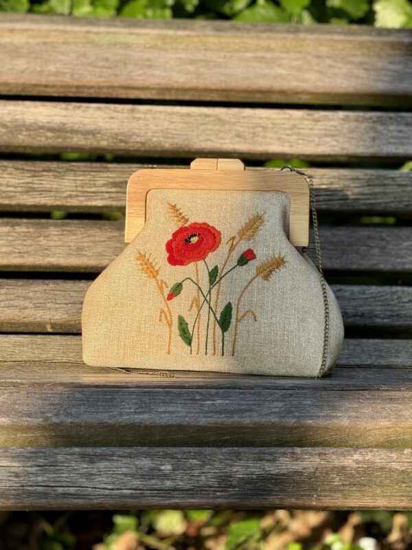 Unieke Tas met bloemen  Borduurwerk Duurzame Stoof Handmade 
Houten Sluiting