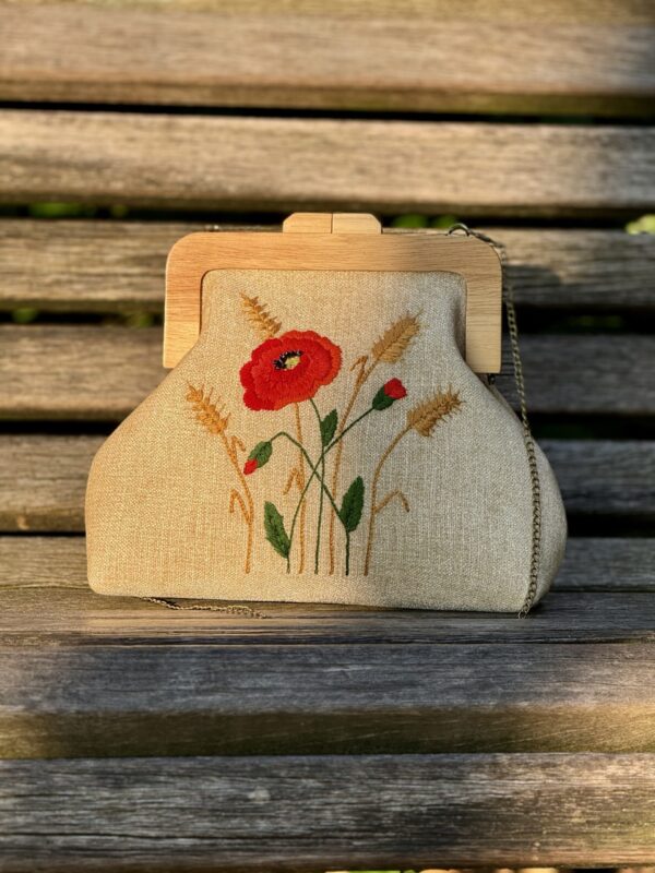 Unieke Tas met bloemen  Borduurwerk Duurzame Stoof Handmade 
Houten Sluiting