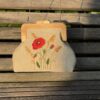 Unieke Tas met bloemen  Borduurwerk Duurzame Stoof Handmade 
Houten Sluiting