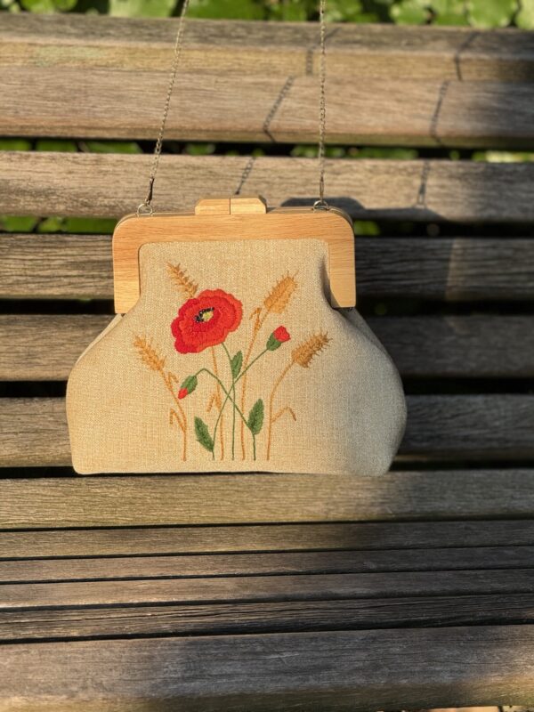 Unieke Tas met bloemen  Borduurwerk Duurzame Stoof Handmade 
Houten Sluiting