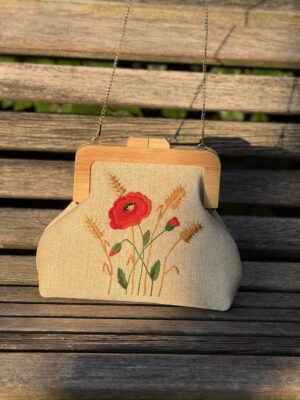 Unieke Tas met bloemen  Borduurwerk Duurzame Stoof Handmade 
Houten Sluiting