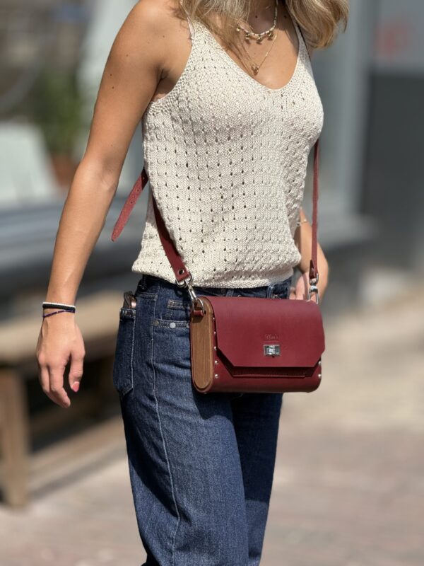 Exclusief Unieke   Tas Nina 
Echt  Leer met Natuurlijke  walnoten hout  ( Handmade)