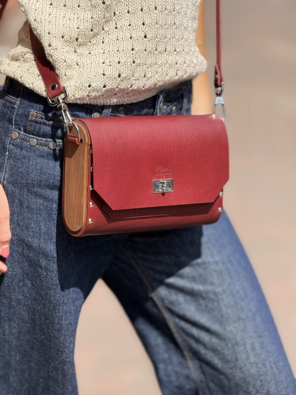 Exclusief Unieke   Tas Nina 
Echt  Leer met Natuurlijke  walnoten hout  ( Handmade)