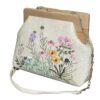 Tas met bloemen borduurwerk 
Houten sluiting