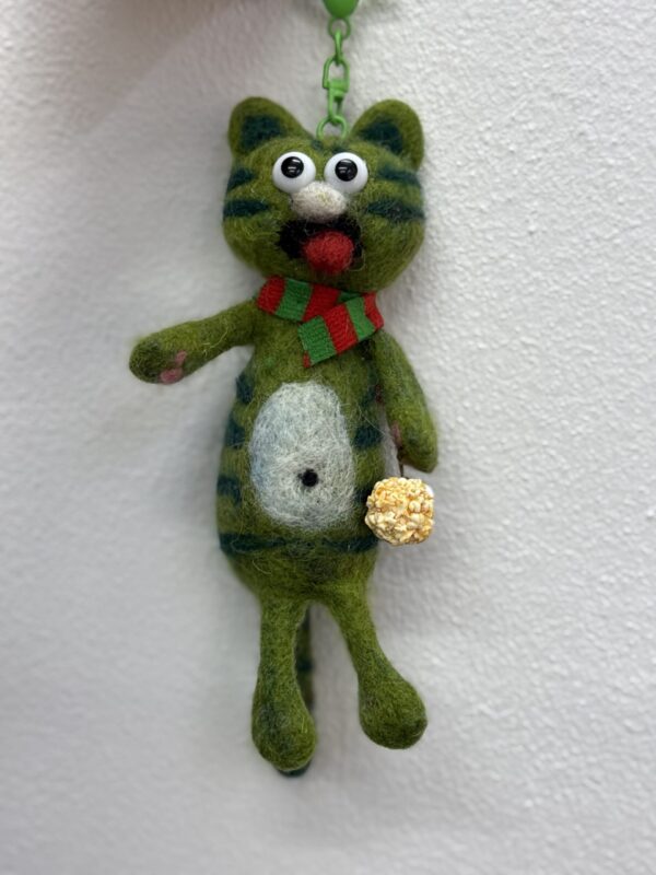 Kat   Vilt met Popcorn 
Handgemaakt van Merino wol