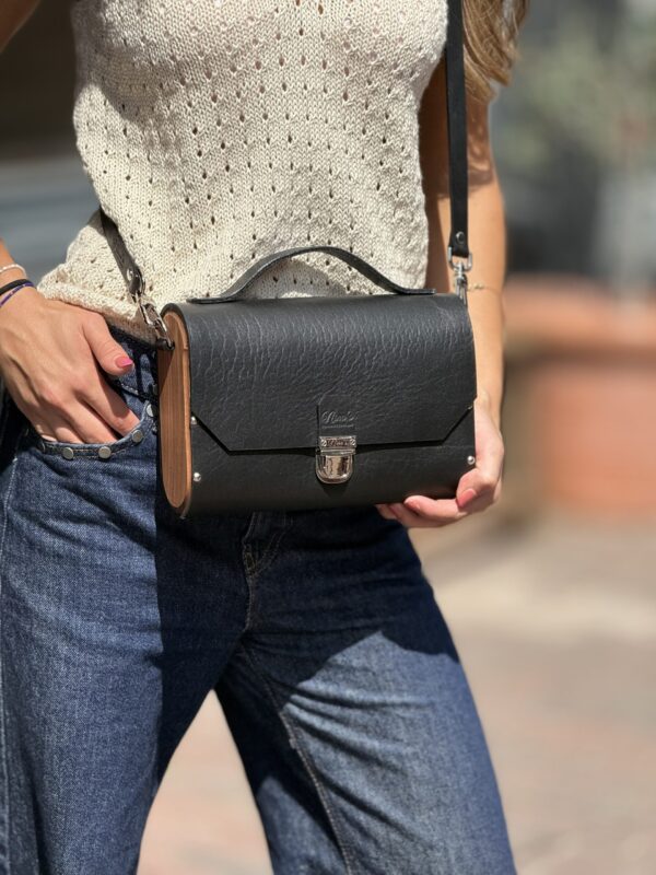 Exclusief   Unieke Leer  Tas met Natuurlijke  walnoten hout  (Handmade)