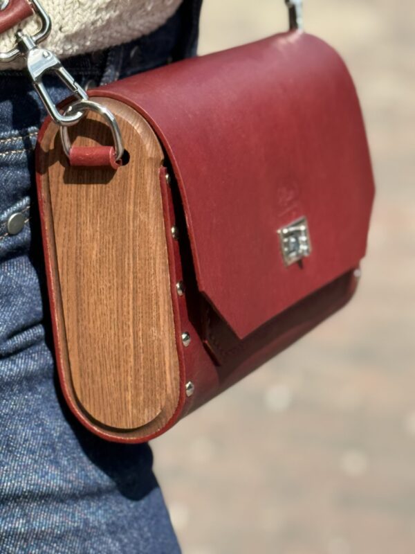 Exclusief   Unieke Leer  Tas met Natuurlijke  walnoten hout  (Handmade)