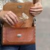 Exclusief   Unieke Leer  Tas met Natuurlijke  walnoten hout  (Handmade)