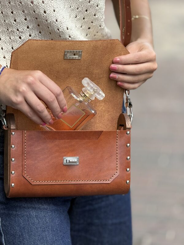 Exclusief   Unieke Leer  Tas met Natuurlijke  walnoten hout  (Handmade)
