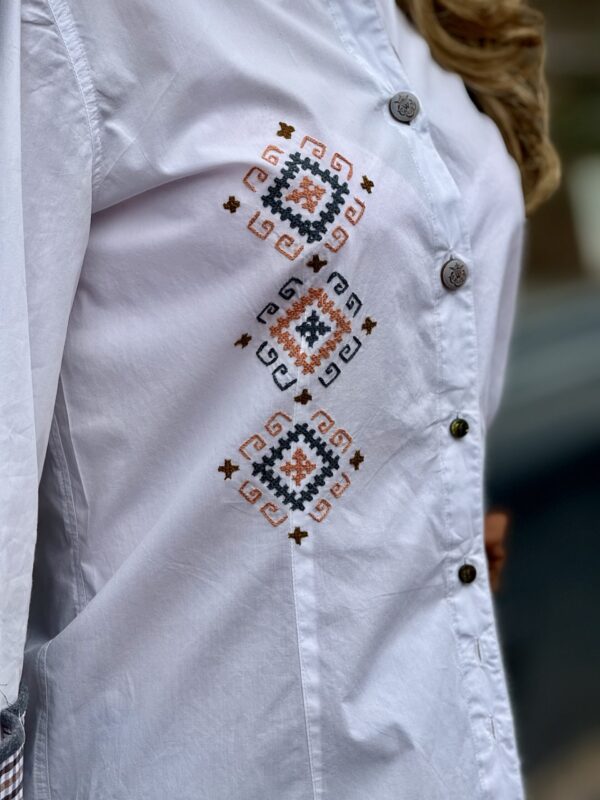 Overhemd met  Armeense Traditionele  Borduurwerk  Marash -Wit kleur ( S-M)