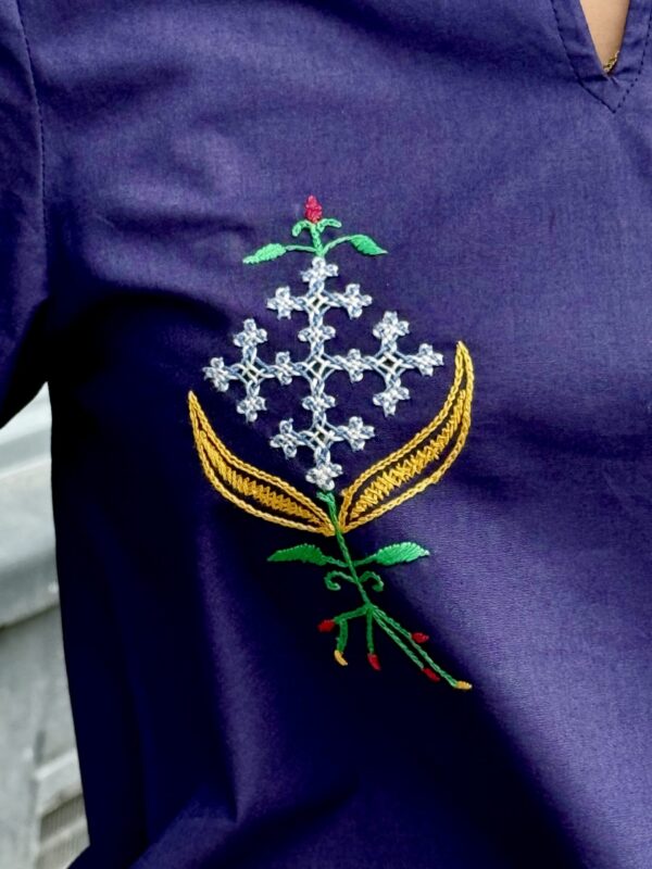 Overhemd met  Armeense Traditionele  Borduurwerk Bloemen van   Marash  Donkerblauw Kleur ( S-M)Handmade