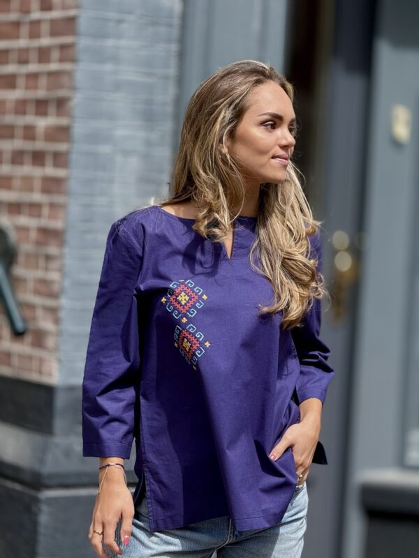 Overhemd met  Armeense Traditionele  Borduurwerk  van   Marash  Donkerblauw Kleur ( S-M) Handmade