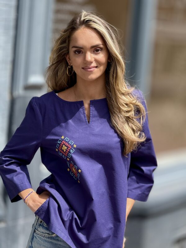 Overhemd met  Armeense Traditionele  Borduurwerk  van   Marash  Donkerblauw Kleur ( S-M) Handmade