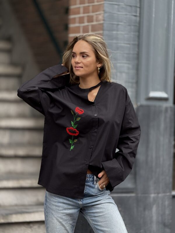 Overhemd met  Klaprozen  Borduurwerk  Zwart  Kleur ( S-M) Handmade