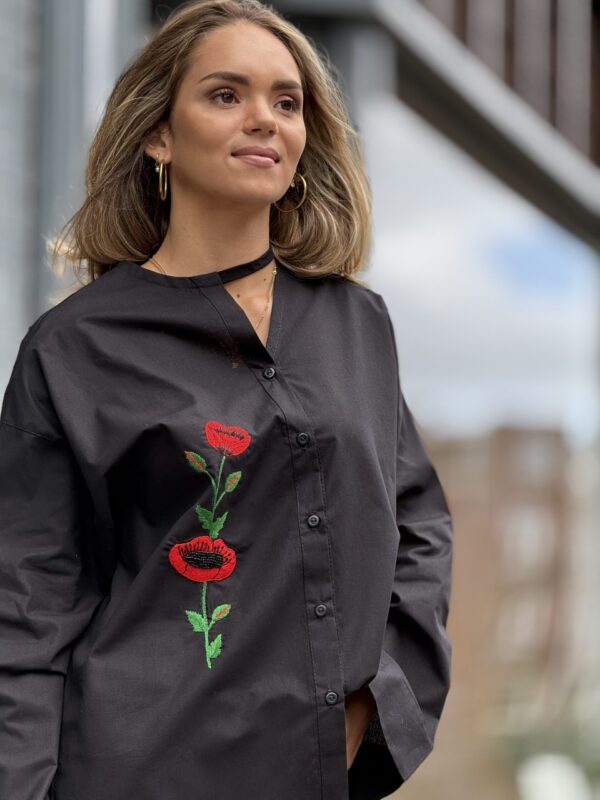 Overhemd met  Klaprozen  Borduurwerk  Zwart  Kleur ( S-M) Handmade